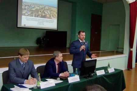Республика Татарстан. Лидер депутатов-коммунистов в Казанской городской Думе Алексей Серов отчитался перед избирателями