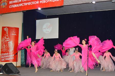 «И вновь продолжается бой!». Коммунисты в Барнауле провели концерт, посвященный 100-летию Великого Октября