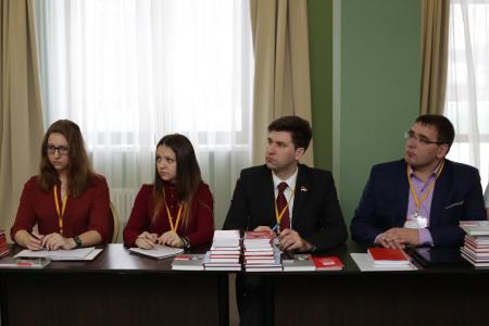 Геннадий Зюганов: «Обучение и продвижение молодых кадров – важнейшая задача для партии»