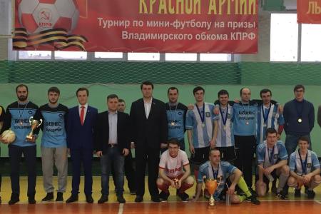 Олег Лебедев наградил победителей турнира по мини-футболу во Владимире