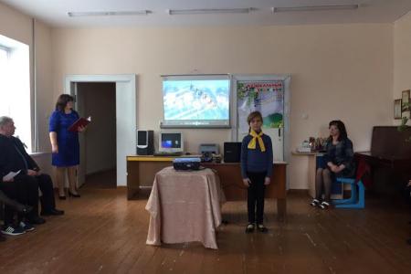 Белгородская область. Коммунисты и комсомольцы провели конкурс чтецов стихотворных произведений, посвящённых Дню Советской Армии и Военно-Морского Флота, среди сельских школ