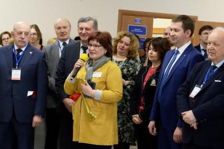 Мэр-коммунист Анатолий Локоть открыл четырехэтажную библиотеку на левом берегу Новосибирска