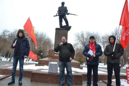 Коммунисты провели митинг, посвященный 99-й годовщине установления Советской власти в Астраханской области