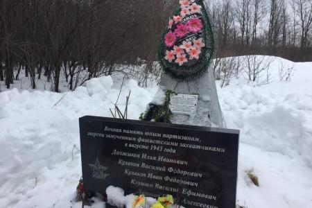 Белгородская область. Коммунисты и комсомольцы провели конкурс чтецов стихотворных произведений, посвящённых Дню Советской Армии и Военно-Морского Флота, среди сельских школ