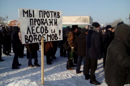 Новосибирская область. В тридцатиградусный мороз 500 охотников вышли на митинг против продажи охотугодий частникам