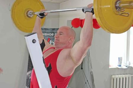 Амурская область. В спортклубе КПРФ 23 февраля прошел турнир по армейскому жиму
