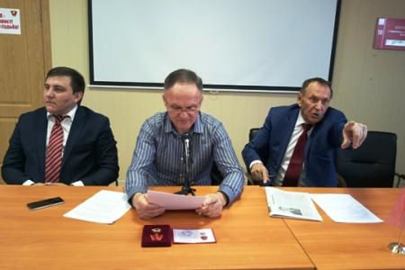 Лидер ставропольских коммунистов Виктор Гончаров: Мы продолжим использовать трибуну депутата для распространения идей КПРФ и укрепления её авторитета