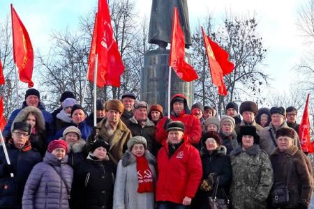 Ивановские коммунисты и сторонники КПРФ провели митинг и возложили цветы к памятнику М.В. Фрунзе
