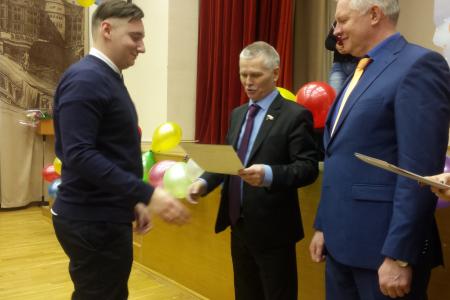 Санкт-Петербург. С.М. Пантелеев вручил дипломы выпускникам Промышленно-технологического колледжа