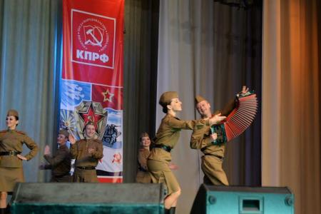 Концерт ко Дню Советской армии организовали коммунисты Калининского района Новосибирска