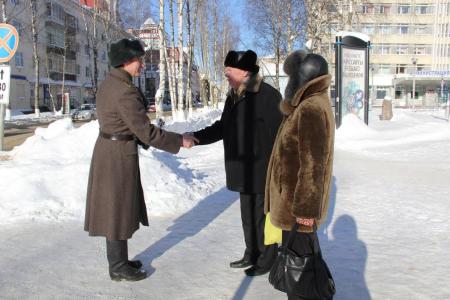 Республика Коми. Комсомольцы Сыктывкара поздравили горожан с Днем Совесткой Армии
