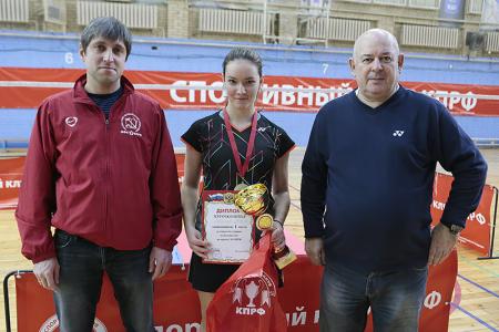 Спортклуб КПРФ провел массовый турнир по бадминтону для юношей и девушек