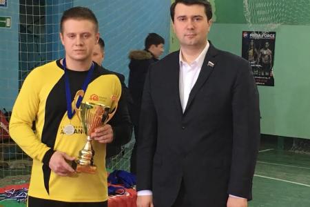 Олег Лебедев наградил победителей турнира по мини-футболу во Владимире