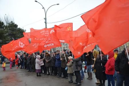 В Ростове-на-Дону участники митинга потребовали смены социально-экономического курса, Президента и Правительства страны