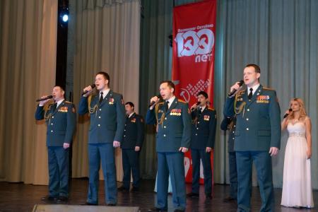 Концерт ко Дню Советской армии организовали коммунисты Калининского района Новосибирска