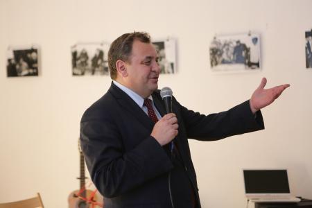 В Новосибирске открылась фотовыставка, посвященная Фиделю Кастро