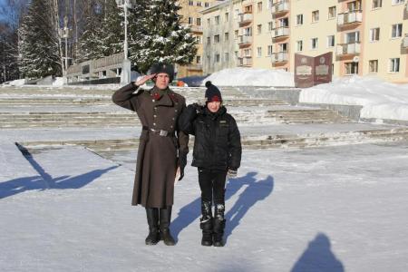Республика Коми. Комсомольцы Сыктывкара поздравили горожан с Днем Совесткой Армии