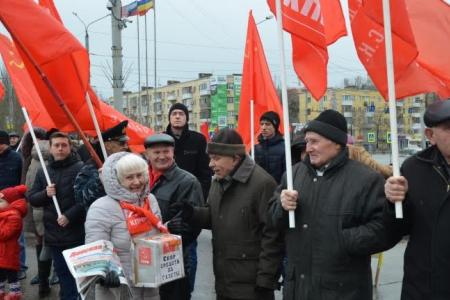 В Ростове-на-Дону участники митинга потребовали смены социально-экономического курса, Президента и Правительства страны