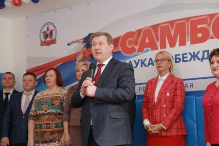 Мэр-коммунист Анатолий Локоть принял участие в открытии первого зала самбо в Новосибирске