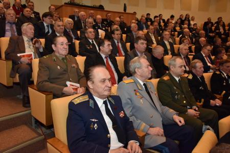 "Крепить оборону страны!". В преддверии 99-летия Советской Армии коммунисты на "круглом столе" в Госдуме обсудили вопросы Армии, военной науки и промышленности