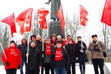 Ивановские коммунисты провели у памятника Фрунзе митинг, посвященный 99-й годовщине создания Красной Армии