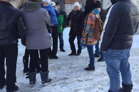 Белгородская область. Депутат-коммунист Анастасия Байбикова провела встречу с жителями брошенного местной администрацией и рушившегося общежития