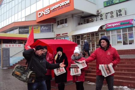 Рязанские коммунисты провели акции у Вечного Огня и монумента Победы