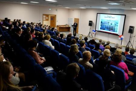 Мэр-коммунист Анатолий Локоть открыл четырехэтажную библиотеку на левом берегу Новосибирска