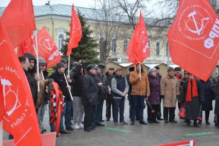 Коммунисты провели митинг, посвященный 99-й годовщине установления Советской власти в Астраханской области