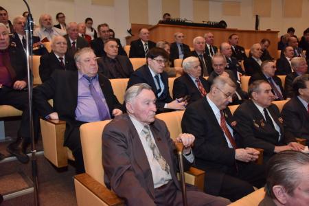 "Крепить оборону страны!". В преддверии 99-летия Советской Армии коммунисты на "круглом столе" в Госдуме обсудили вопросы Армии, военной науки и промышленности