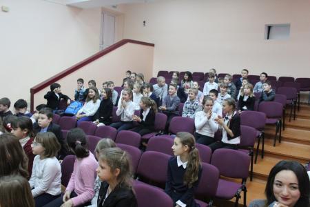 Крым. Комсомольцы проводят уроки мужества в школах
