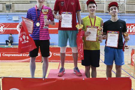 Спортклуб КПРФ провел массовый турнир по бадминтону для юношей и девушек