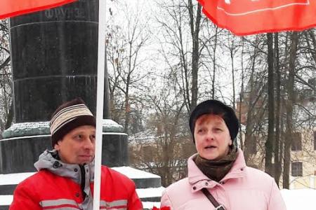Ивановские коммунисты провели у памятника Фрунзе митинг, посвященный 99-й годовщине создания Красной Армии