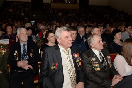 Концерт ко Дню Советской армии организовали коммунисты Калининского района Новосибирска