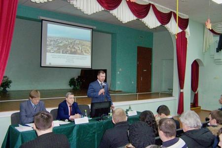 Республика Татарстан. Лидер депутатов-коммунистов в Казанской городской Думе Алексей Серов отчитался перед избирателями