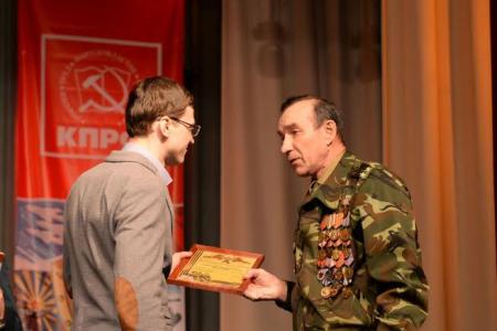 Концерт ко Дню Советской армии организовали коммунисты Калининского района Новосибирска