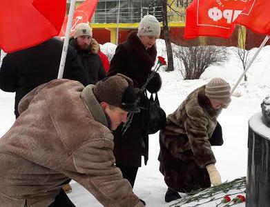 Ивановские коммунисты провели у памятника Фрунзе митинг, посвященный 99-й годовщине создания Красной Армии