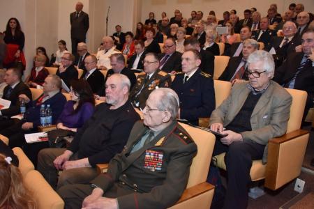 "Крепить оборону страны!". В преддверии 99-летия Советской Армии коммунисты на "круглом столе" в Госдуме обсудили вопросы Армии, военной науки и промышленности