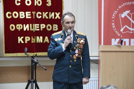 Республика Крым. Коммунисты шествием и митингом отметили День Советской Армии и Военно-Морского Флота