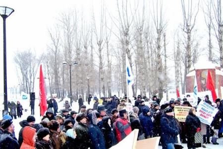 «Требуем санации Татфондбанка!». В Татарстане обманутые дольщики «приросли» обманутыми вкладчиками