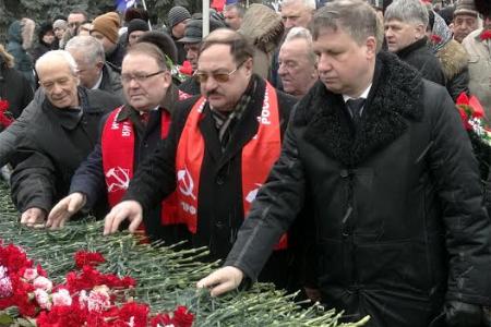 Н.Н. Иванов возложил цветы к Вечному огню в Курске в честь 99-й годовщины создания Рабоче-Крестьянской Красной Армии