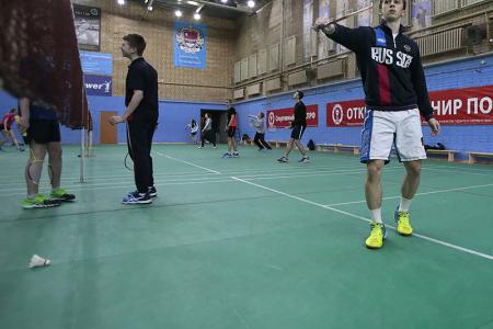 Спортклуб КПРФ провел массовый турнир по бадминтону для юношей и девушек