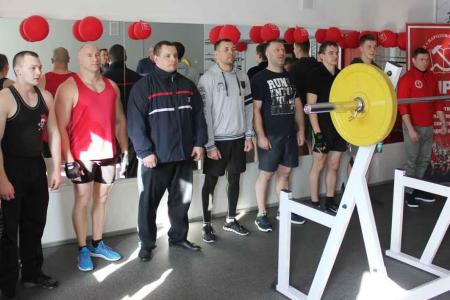 Амурская область. В спортклубе КПРФ 23 февраля прошел турнир по армейскому жиму