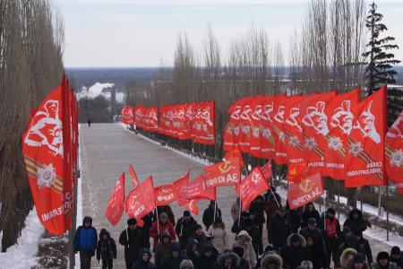 Волгоград. В канун дня Победы в Сталинградской битве коммунисты и комсомольцы проводят памятные акции