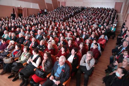 Якутия. Коммунисты провели большой торжественный вечер к 100-летию Великого Октября