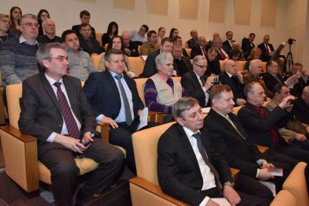 "Крепить оборону страны!". В преддверии 99-летия Советской Армии коммунисты на "круглом столе" в Госдуме обсудили вопросы Армии, военной науки и промышленности