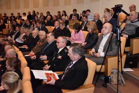 "Крепить оборону страны!". В преддверии 99-летия Советской Армии коммунисты на "круглом столе" в Госдуме обсудили вопросы Армии, военной науки и промышленности