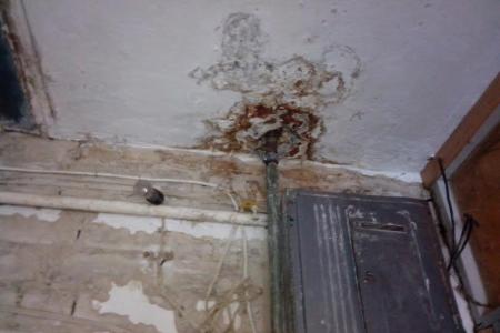 Белгородская область. Депутат-коммунист Анастасия Байбикова провела встречу с жителями брошенного местной администрацией и рушившегося общежития