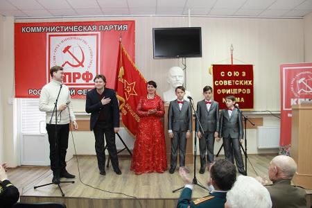 Республика Крым. Коммунисты шествием и митингом отметили День Советской Армии и Военно-Морского Флота