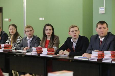 Геннадий Зюганов: «Обучение и продвижение молодых кадров – важнейшая задача для партии»